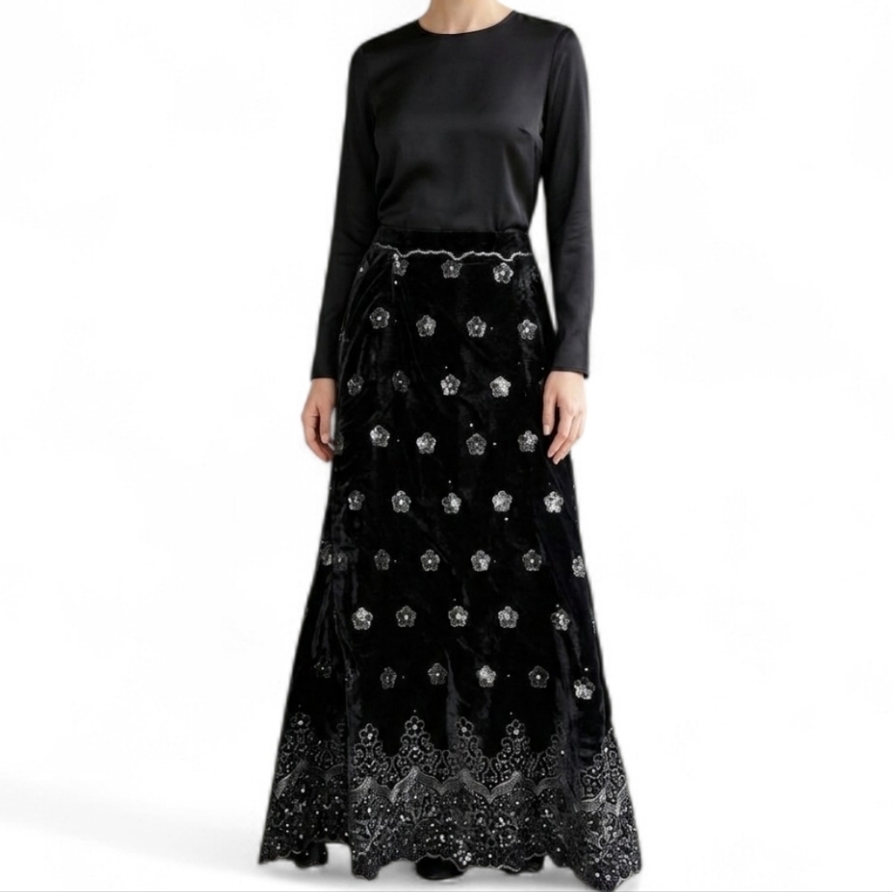 Vintage Whimsigoth Black Velvet Embroidered Maxi Skirt Floral Scalloped Hem L